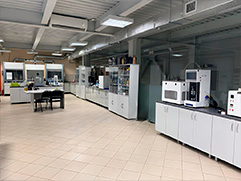 Общий вид испытательного помещения научно-исследовательской лаборатории ООО «Евразия Лубрикантс»